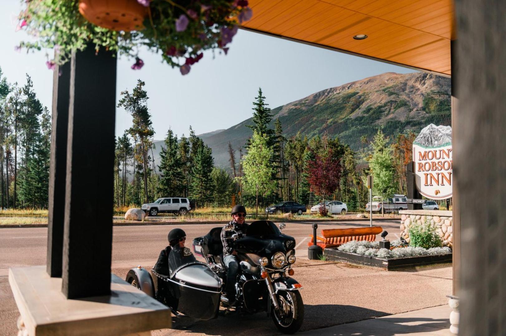 ג'ספר Mount Robson Inn מראה חיצוני תמונה